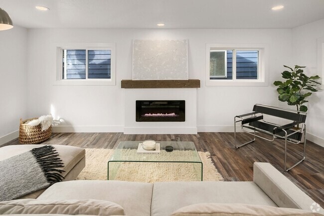 Building Photo - Beautiful Home in Seward Park!