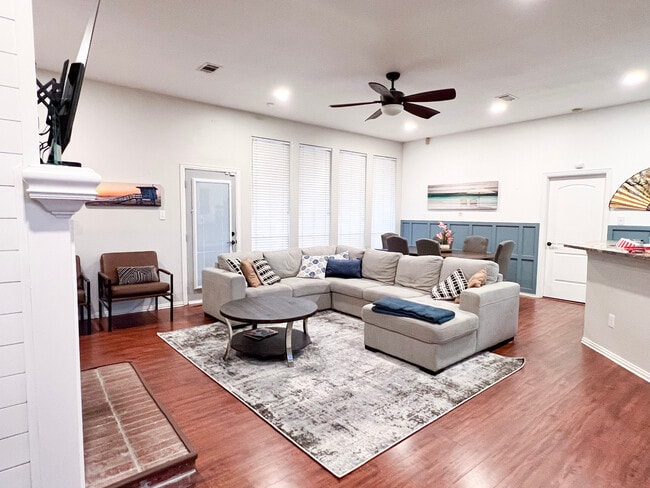 Photo - 1207 Old Knoll Dr