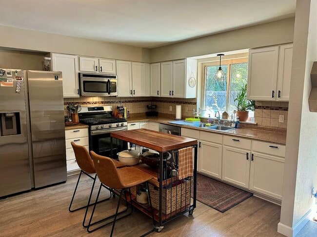 Building Photo - 7309 Broken Arrow Ln