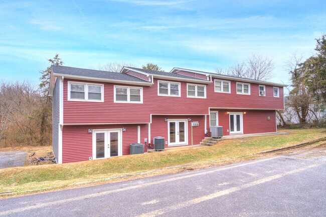 105 Tee St
