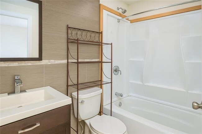 Photo - 1670 Linda Cir