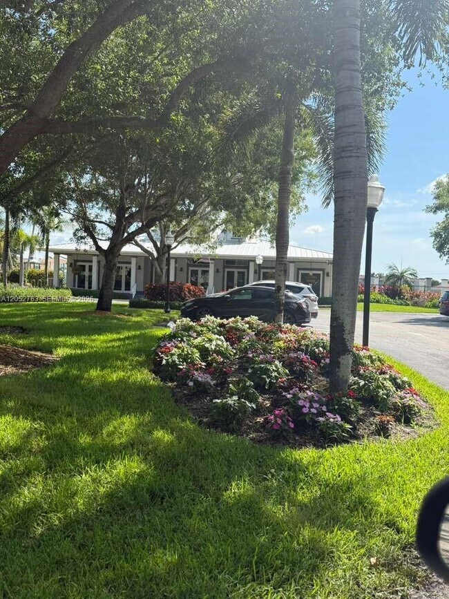 Photo - 976 NE 42nd Ave