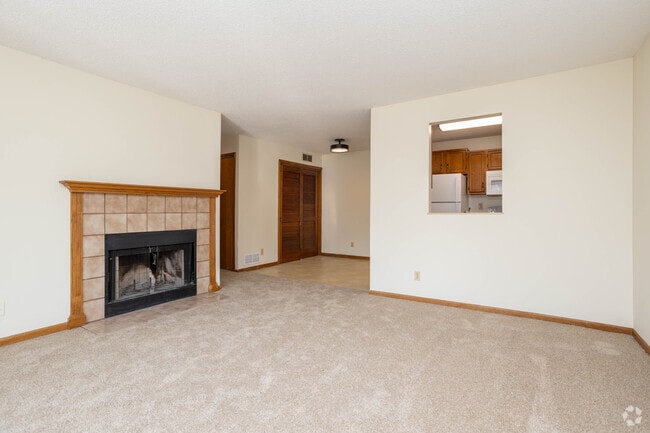 2BR, 2BA - 990SF