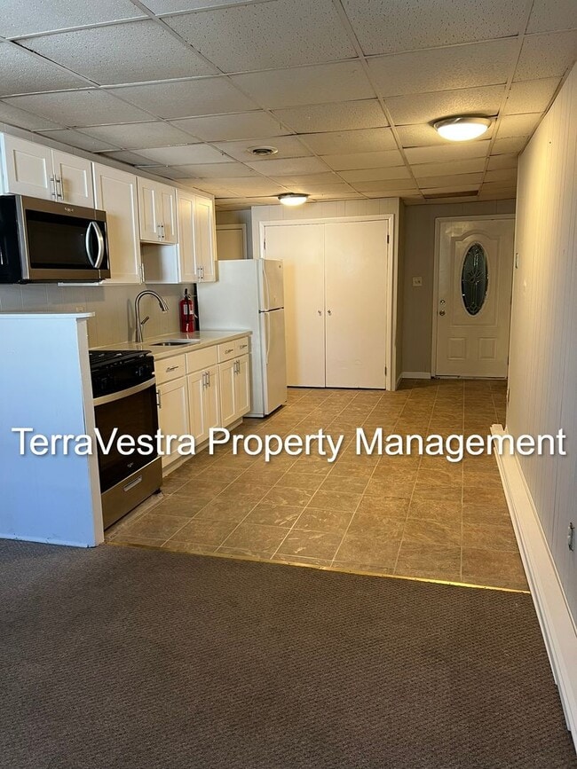 Photo - 131 N High St Unit B