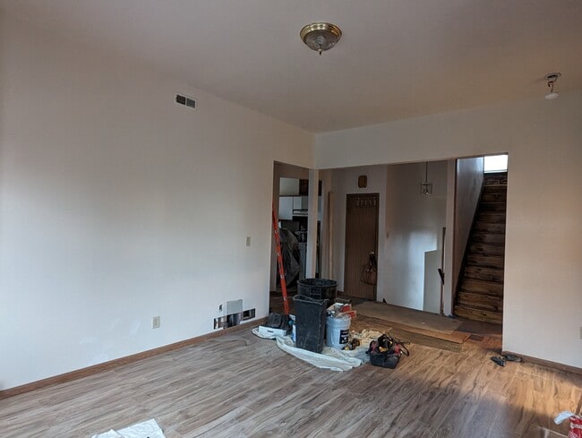 Living room - 798 Oak St