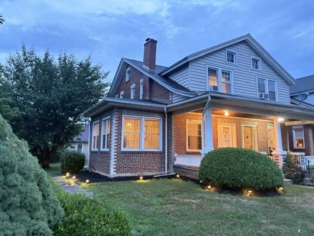 Building Photo - 3 E Elm St