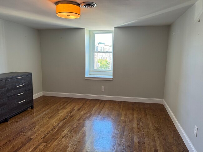 Photo - 711 E 7th St Unit 1