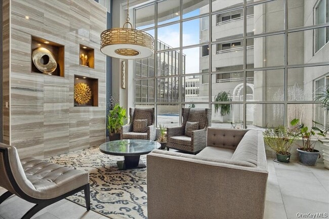 Building Photo - 100 Cutter Mill Rd Unit 4G