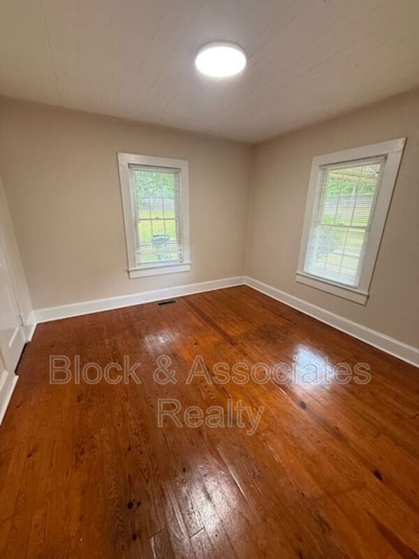 Photo - 2040 Carl Dr