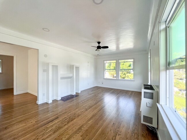 Building Photo - 1610 Fargo St Unit 1612 Fargo Street Rental
