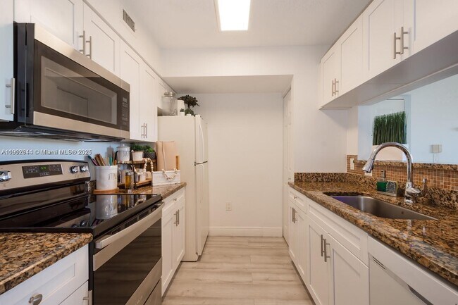 Photo - 12160 St.Andrews Pl Unidad 108