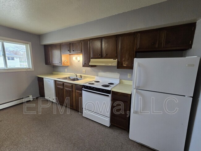 Photo - 101 16th Ave NW