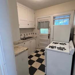 Photo - 1 Br / 1 Ba Historical Apartment in a Beau... Unit #4