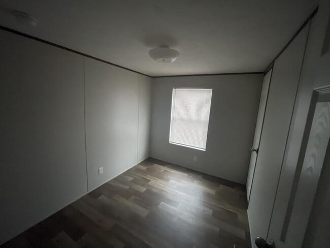 Photo - 555 Crandlemire Rd