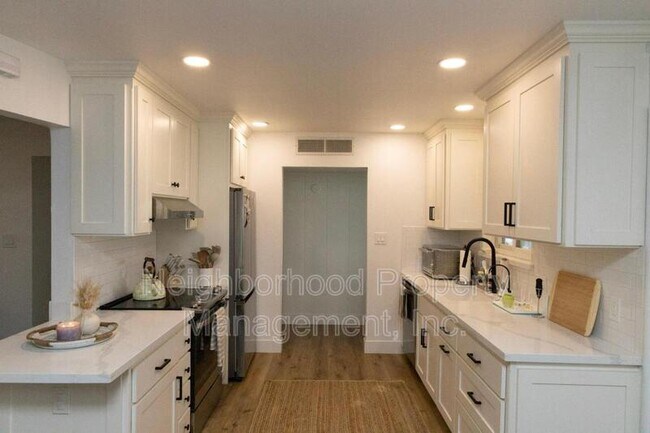 Photo - 608 W Dennis Dr