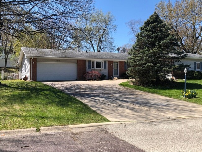 Building Photo - Great 2 Bedroom/2 Bath Duplex Unit For Lease