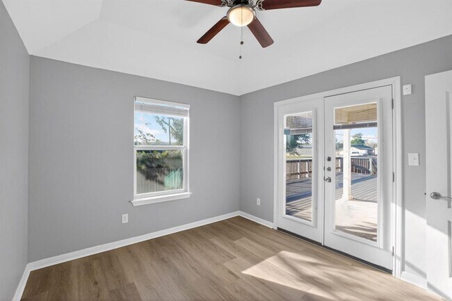 Photo - 219 Valley Oaks Loop