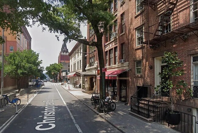 Photo - 135 Christopher St Unidad 2C