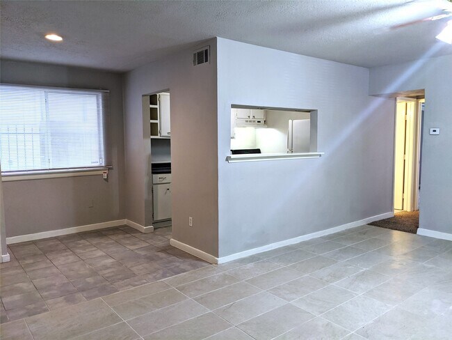 Photo - 704 E 22nd St Unidad 1