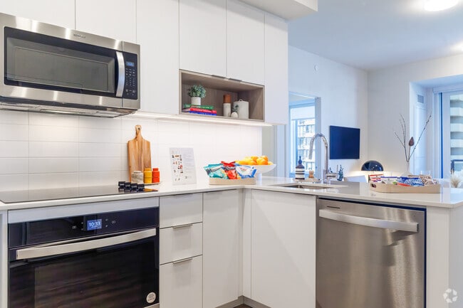 2BR, 2BA - 839 SF - Kitchen