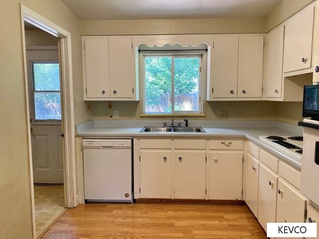 Photo - Three Bedroom Home Right By CSU Campus