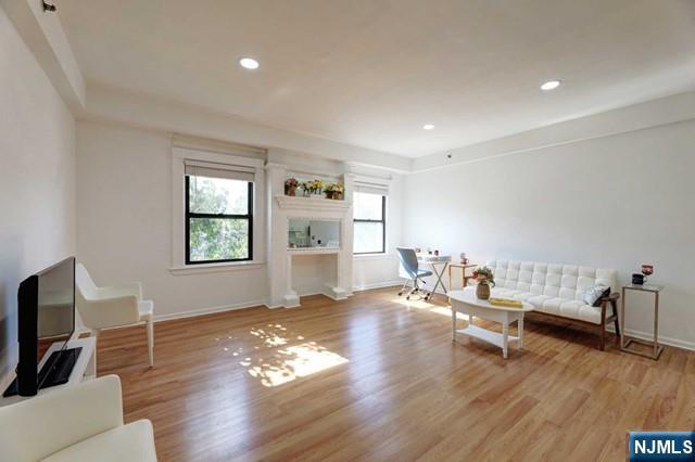 Photo - 22 Engle St Unit R17