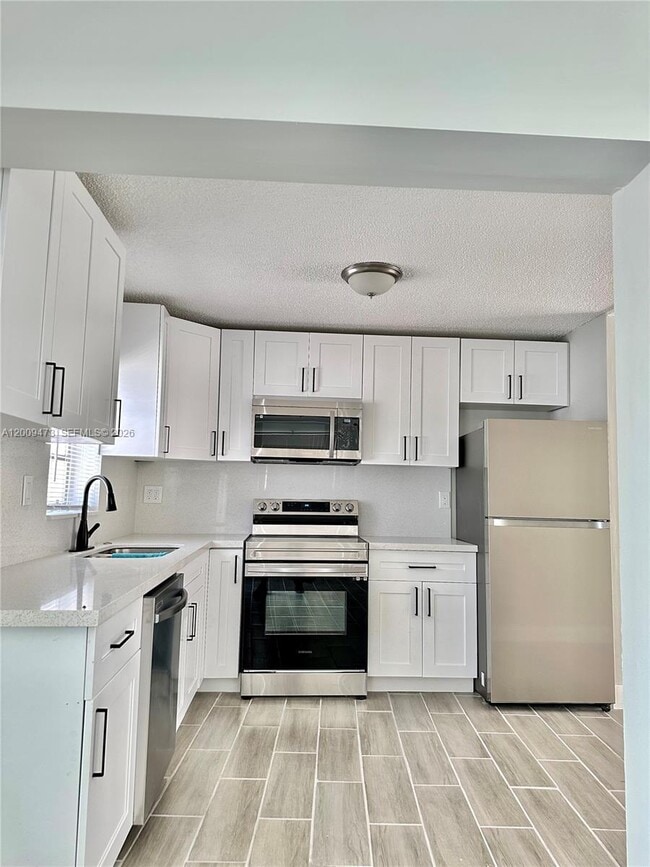 Photo - 2600 NE 8th Ave