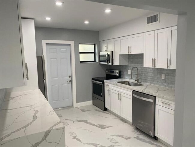 Building Photo - 1023 SW 15th Terrace Rental