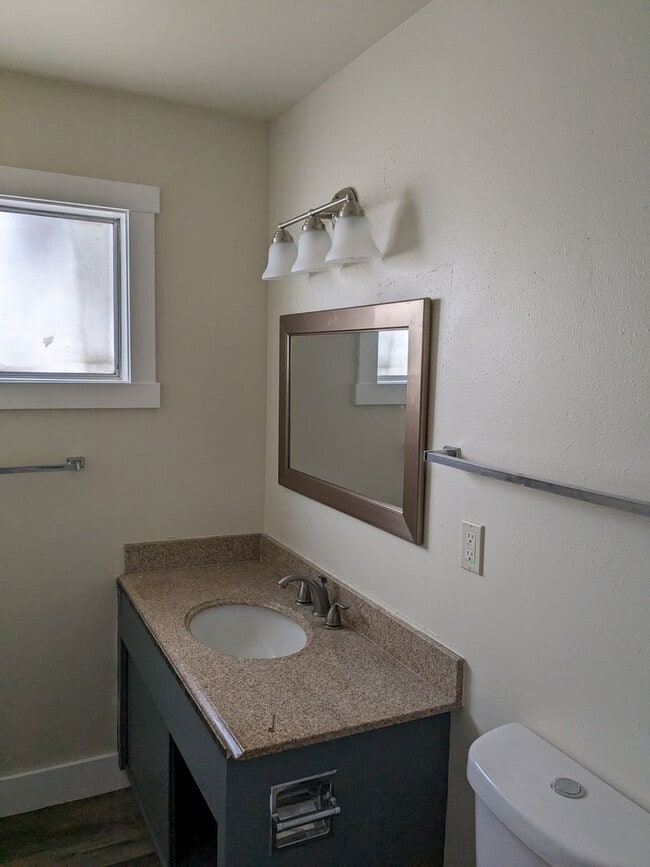 Photo - spacious 1-bedroom 1-bath with open floor ... Unit Apt 15