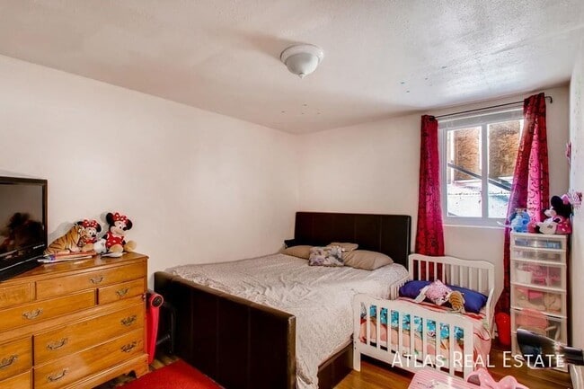 Photo - 1715 Chester St Unit 4