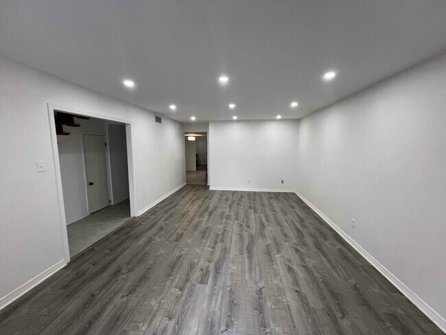 Photo - 865 Wilshire Blvd Townhome