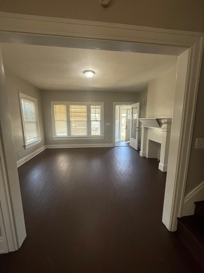 Living - 220 Rockwood Ave Unit #218