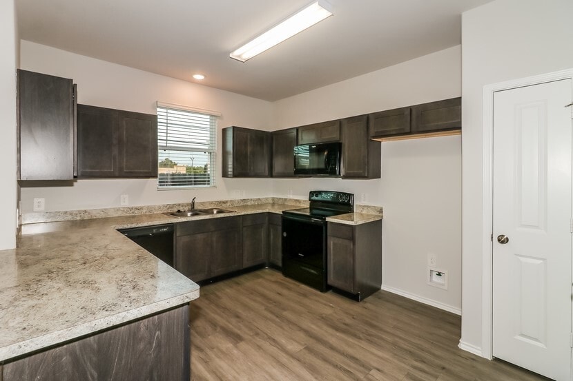 Photo - 2607 Bouvardia Wy