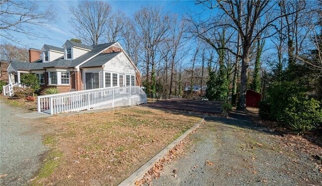 Photo - 208 Tremont Dr