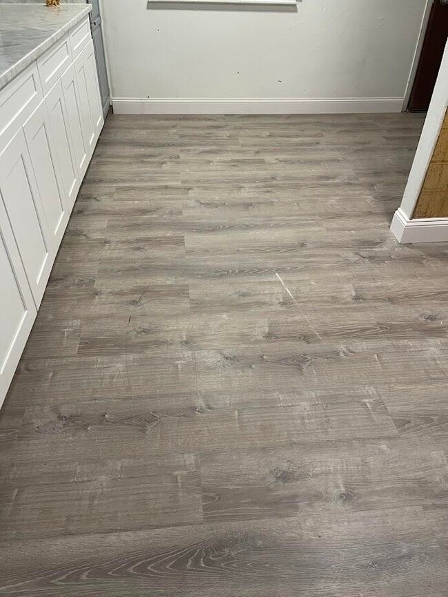 Photo - 4839 Glenis St