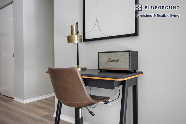 Photo - 200 E Illinois St Unidad FL17-ID997