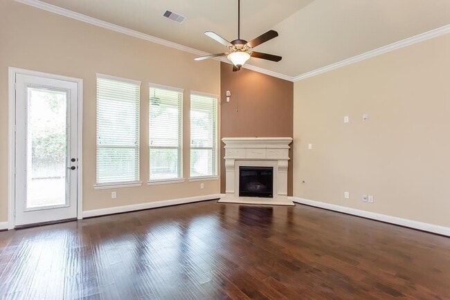 Photo - 122 Colton Ct