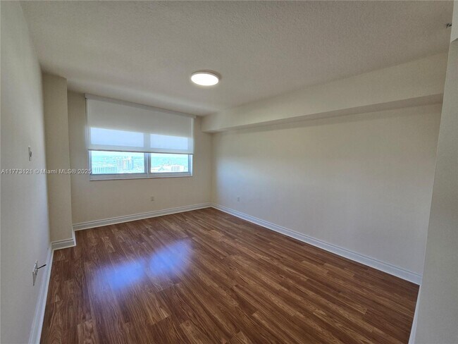 Photo - 19501 W Country Club Dr Unidad 2508