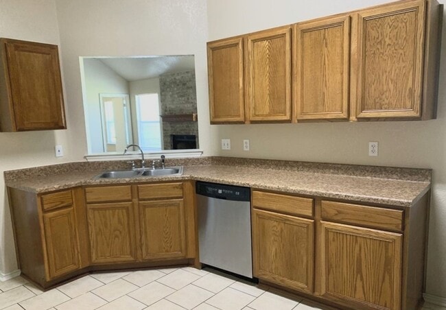 Photo - Lovely 3 bedroom 2 bath with Fireplace