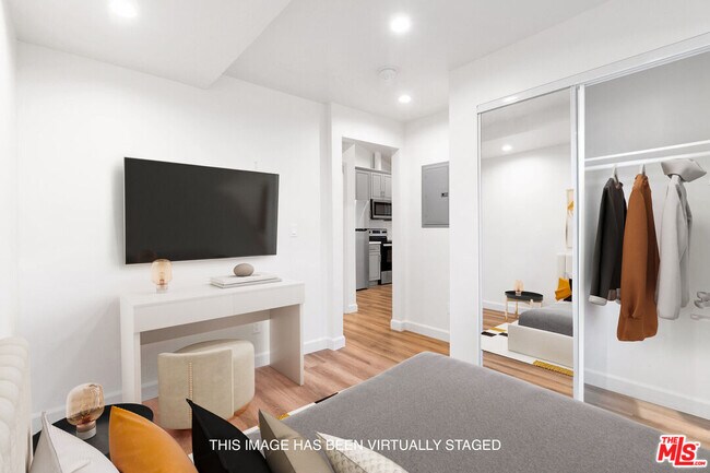 Photo - 8326 Beckford Ave