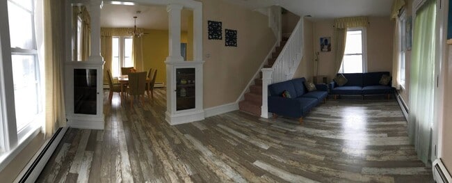 Photo - 327 W Governor Rd