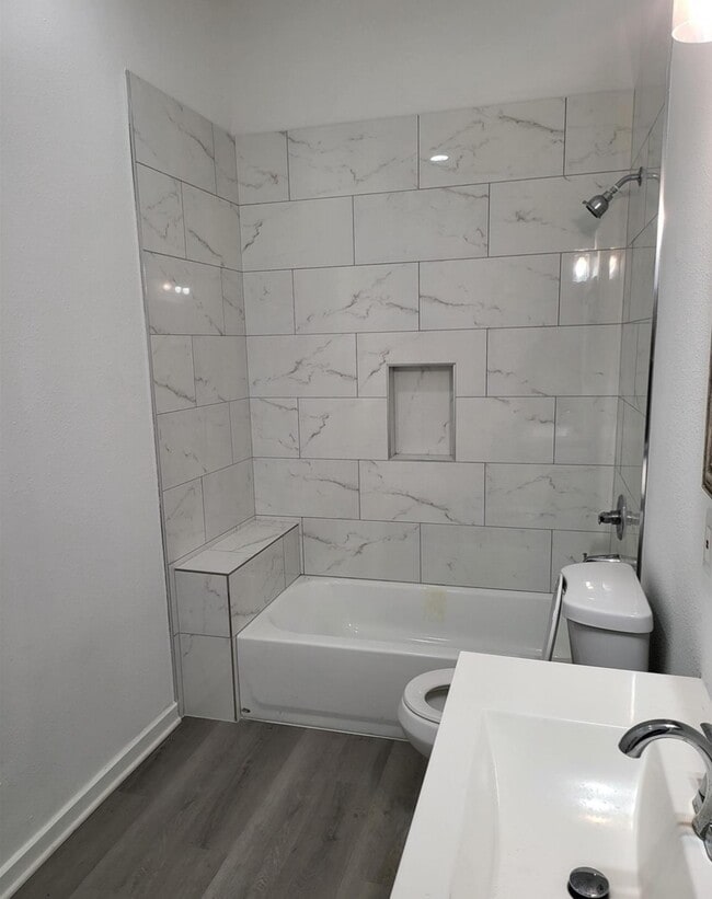 Building Photo - 322 New Hampshire St Rental