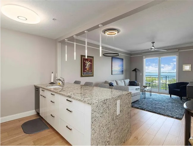 Building Photo - 750 N Tamiami Trl Unit 1005