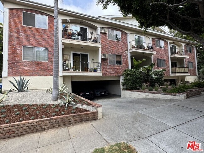 Building Photo - 2803 Arizona Ave Unit 8 Rental