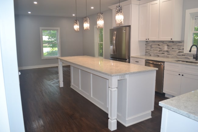 Photo - 5581 E Main St