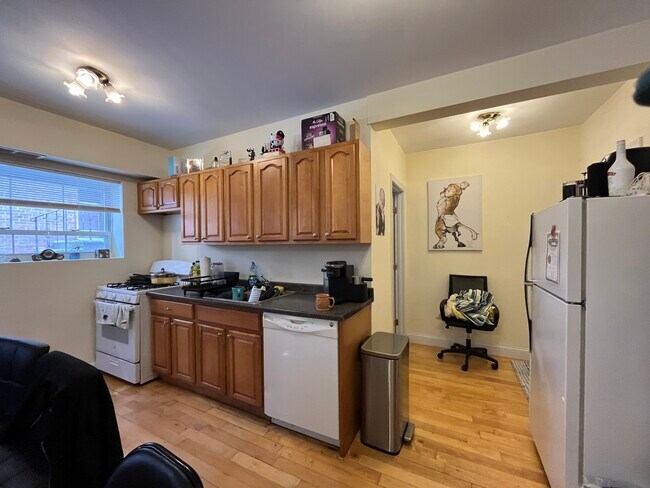 Photo - 1563 Beacon St