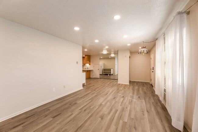 Photo - 4517 1175 W