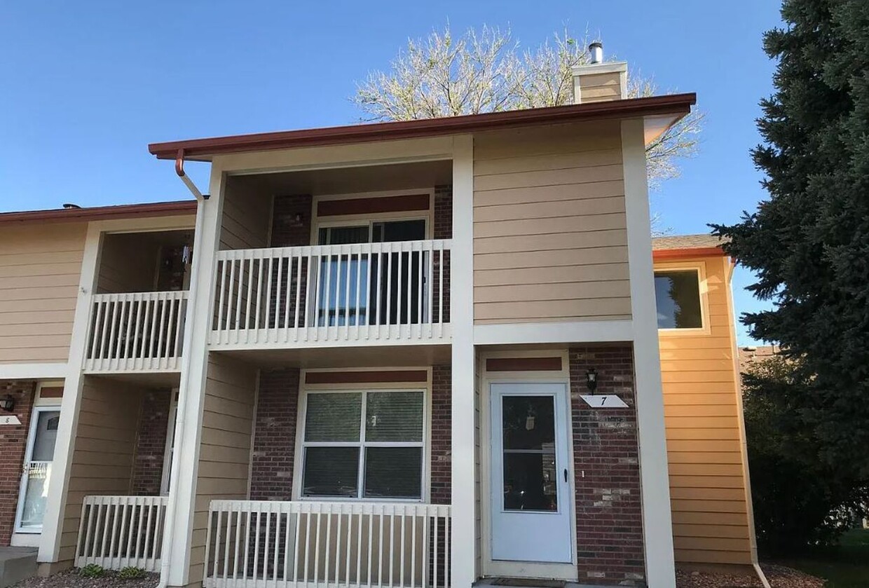 Spacious 3 bedroom fully remodeled townhom... - Spacious 3 bedroom fully remodeled townhom...