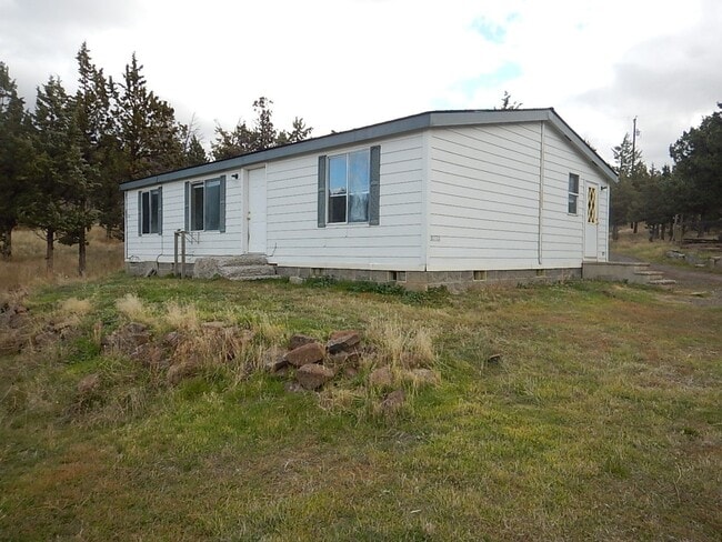 Building Photo - Manufactured Home on Large Lot with Mounta...