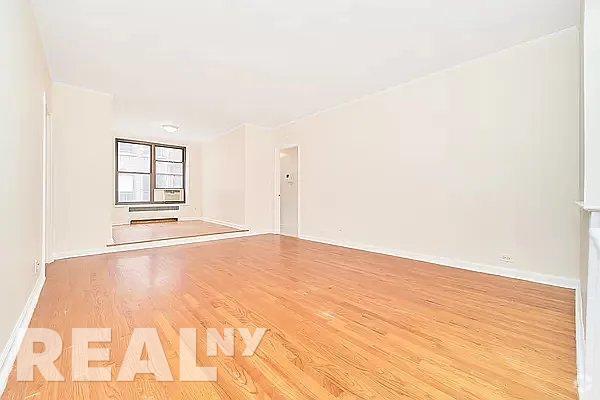 Building Photo - 124 E 24th St Unit 2K Rental